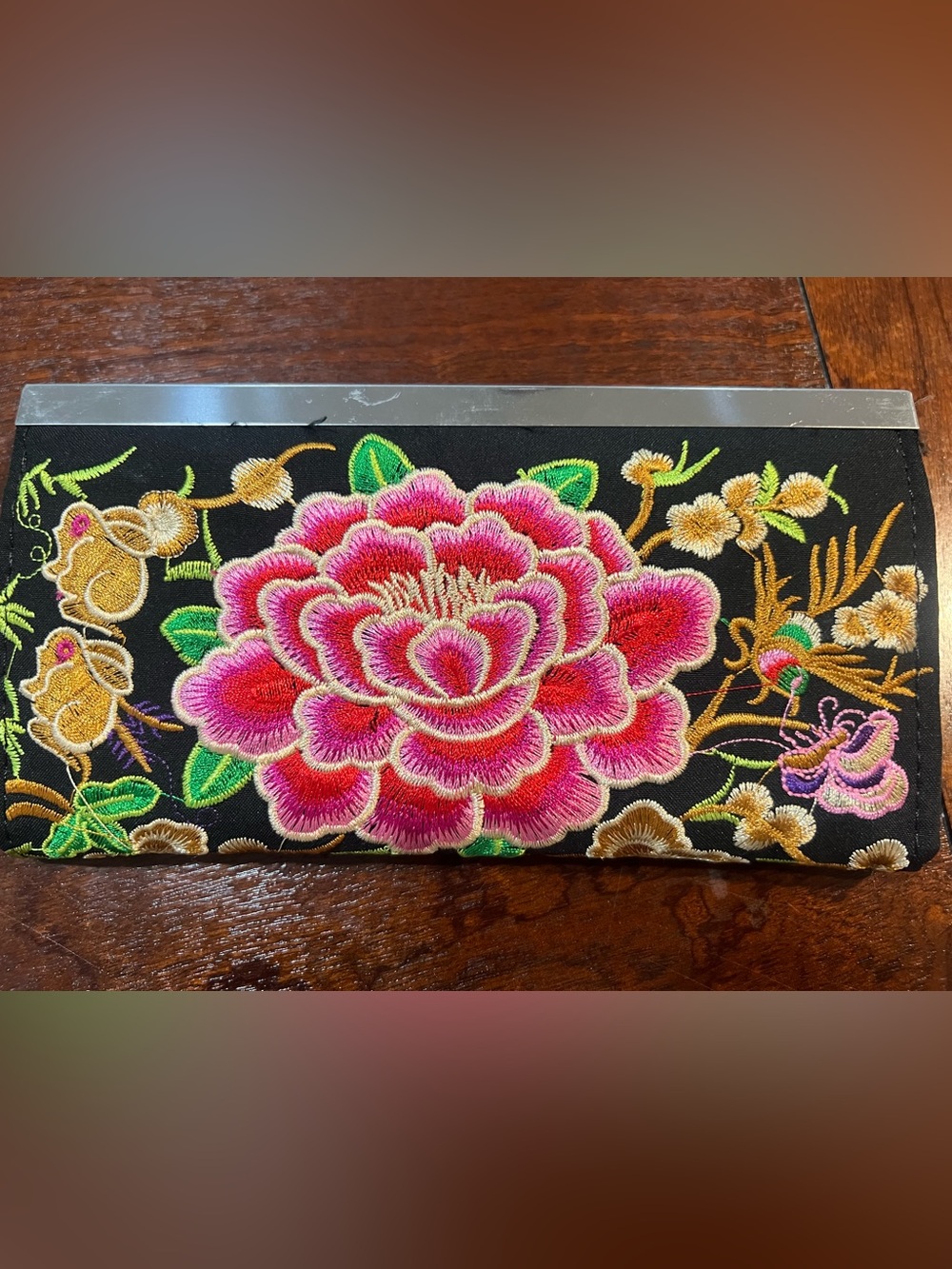 Stunning Clutch Purse - Picture 3 of 3